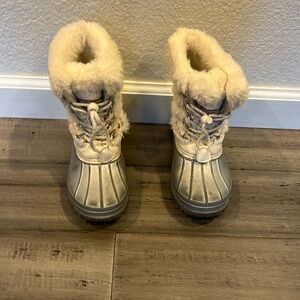 Girls snow boots London fog
